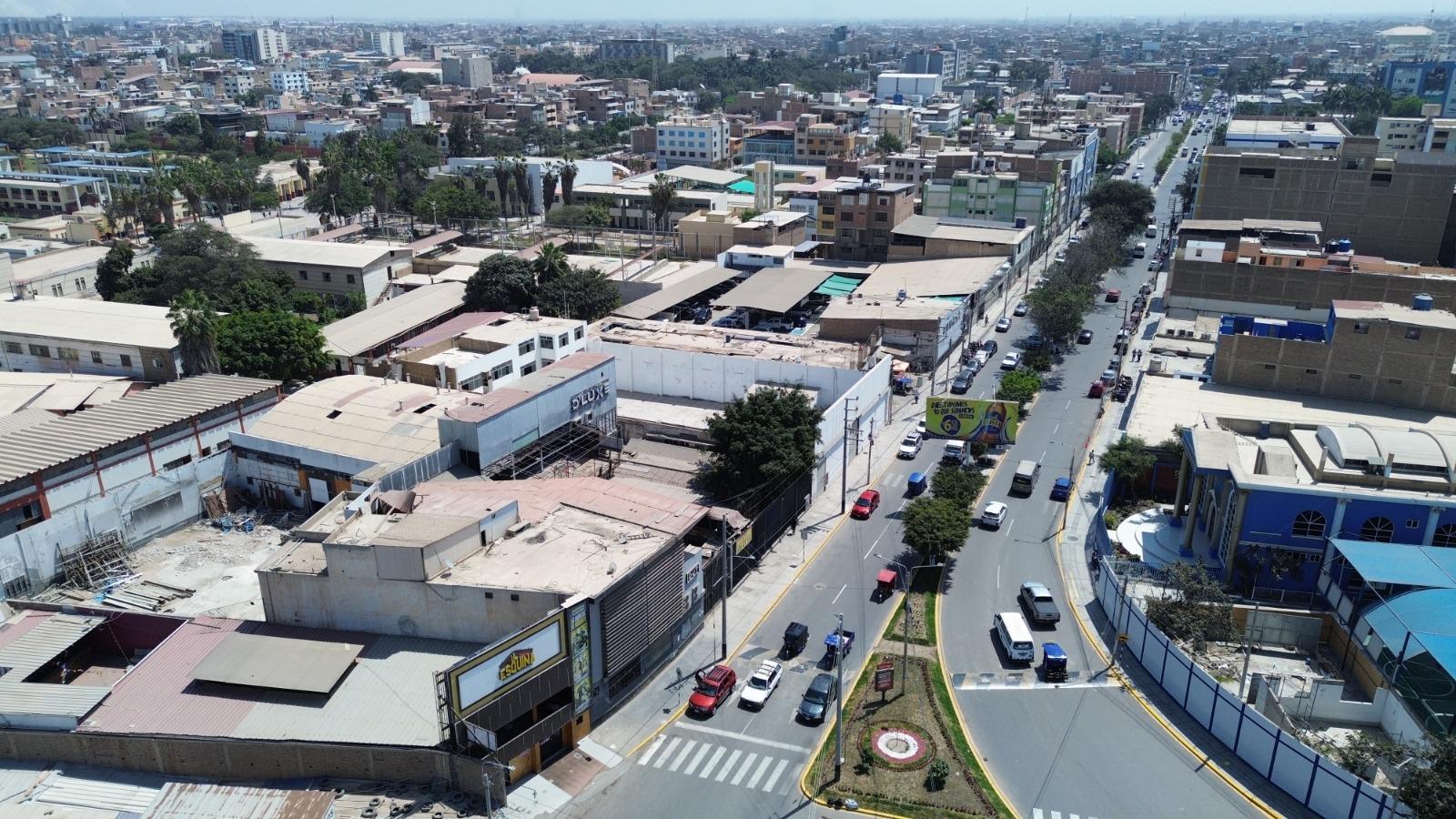 ALQUILER DE LOCAL DE 1976.40 M2 EN CHICLAYO